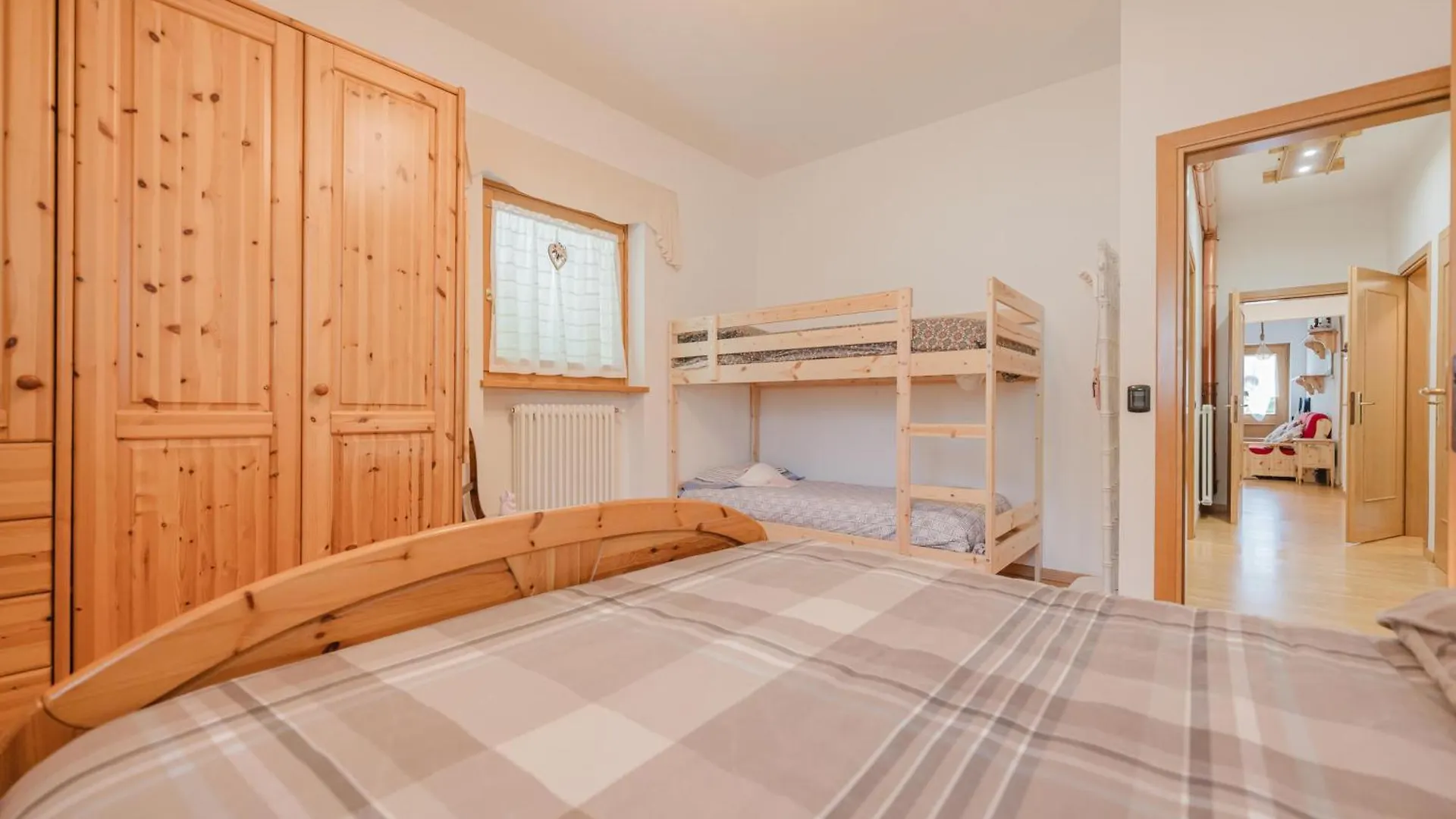 I Folli Di Alleghe Apartment - Parking & Wi-Fi Le Grazie  0*, Le Grazie (Belluno) Italia