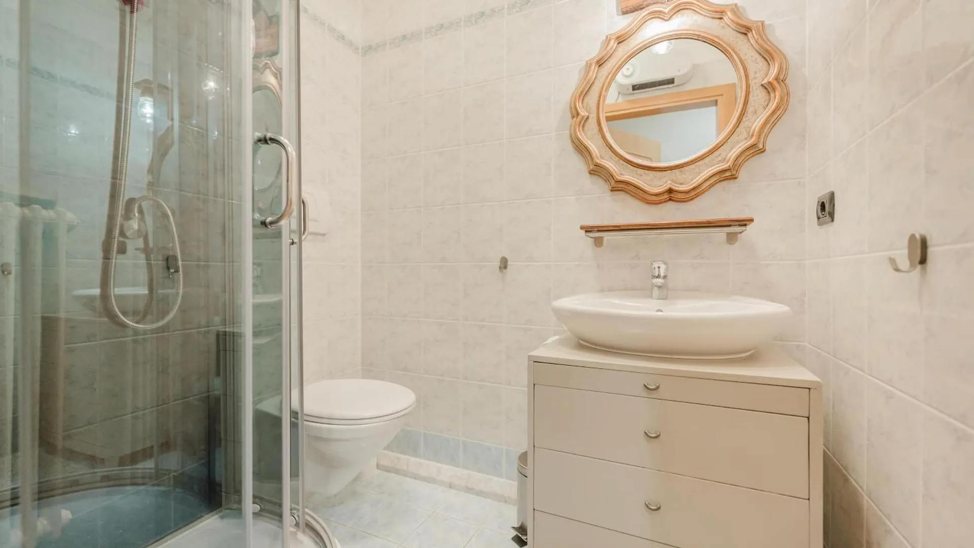 I Folli Di Alleghe Apartment - Parking & Wi-Fi Le Grazie  Italia